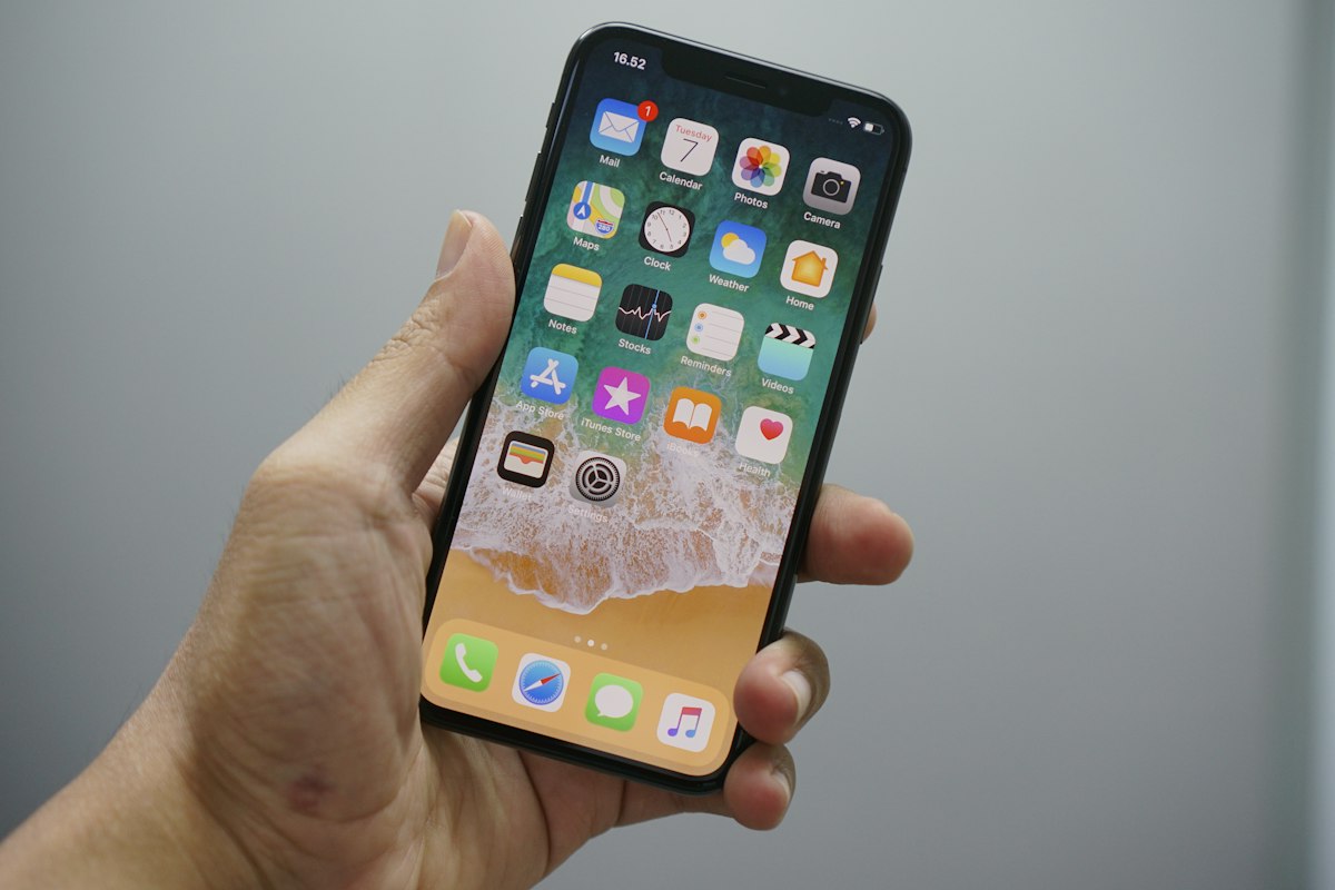 Cliente con smartphone 5G